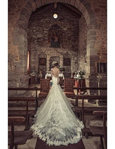 Wedding dress 1729 by Julia Kontogruni