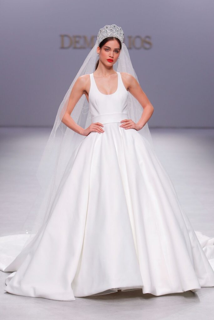 Vestidos de novia 200-118 - DEMETRIOS