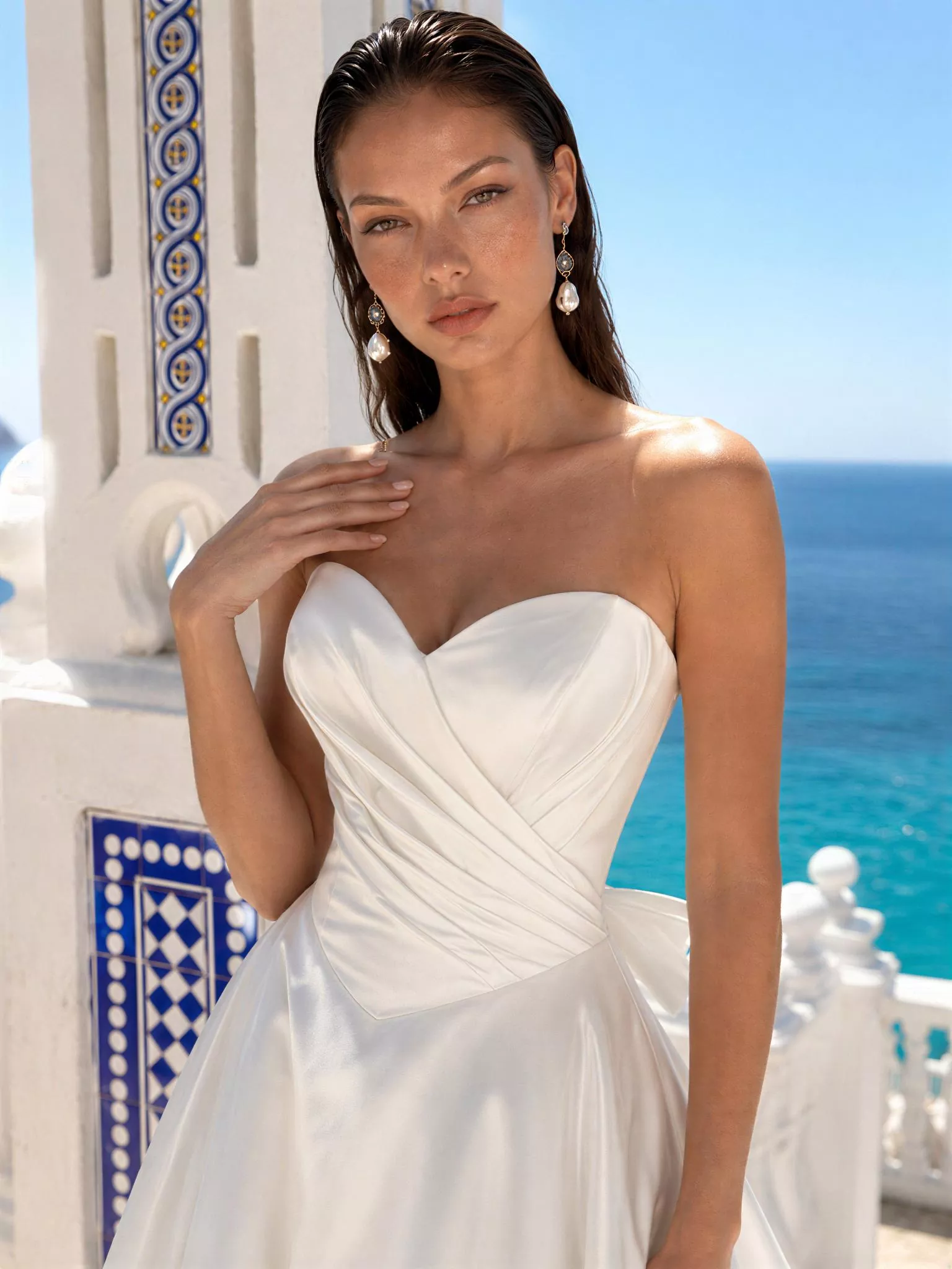 vestido-novia-aura-sedkastudio-crepé-escotecorazón-espaldaenv-detalle-sedkanovias