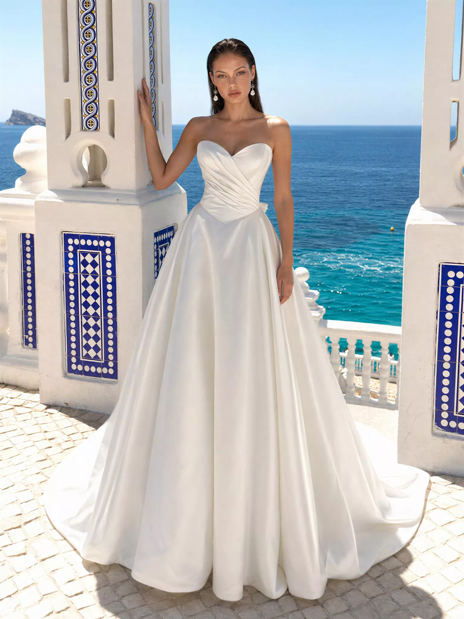 vestido-novia-aura-sedkastudio-crepé-escotecorazón-espaldaenv-frente-sedkanovias