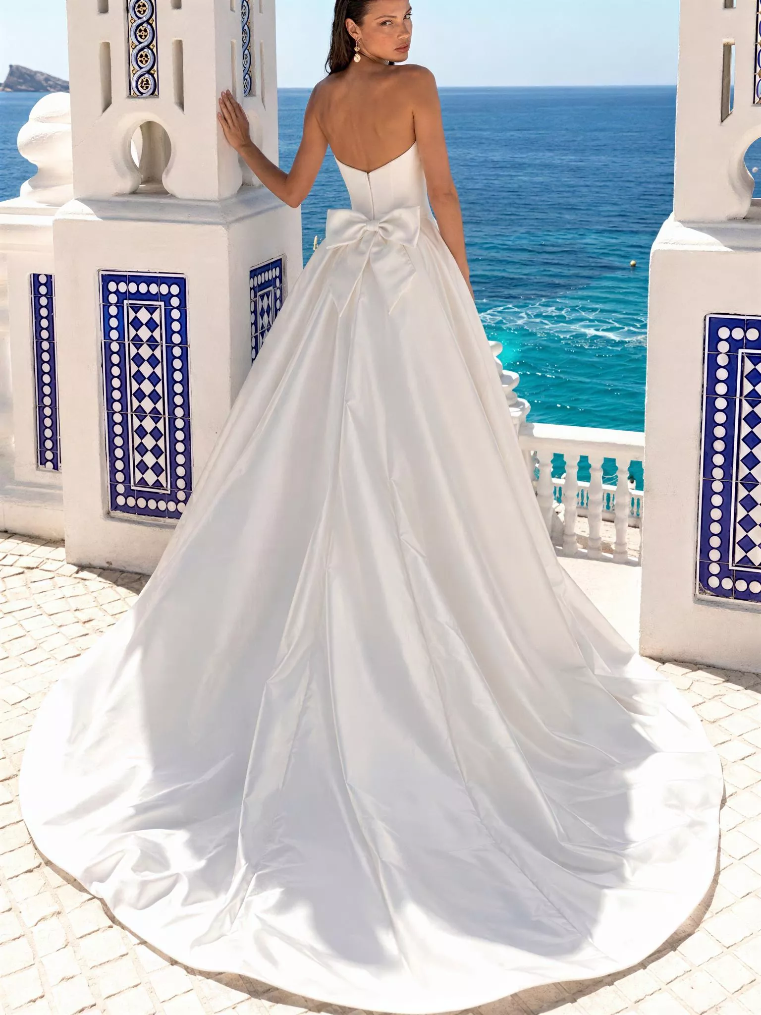 vestido-novia-aura-sedkastudio-crepé-escotecorazón-espaldaenv-sedkanovias