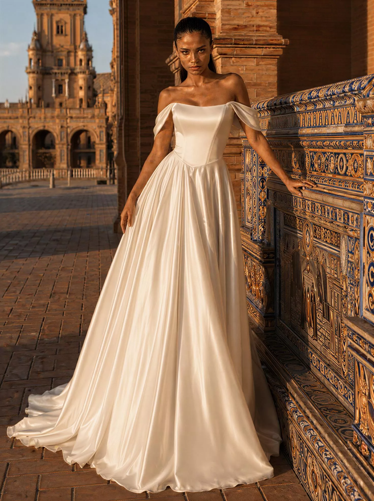 vestido-novia-aurea-sedkastudio-crepé-escoterecto-espaldaenv-editorial-sedkanovias