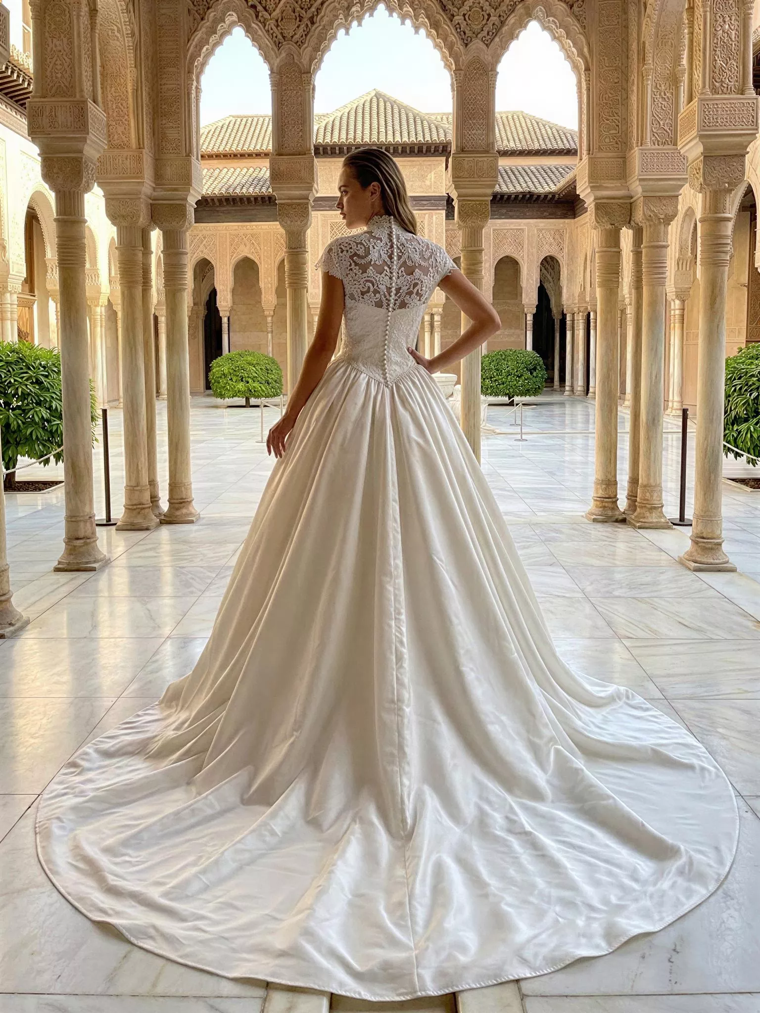 vestido-novia-calma-sedkastudio-crepé-escoterecto-espaldacerrada-sedkanovias2