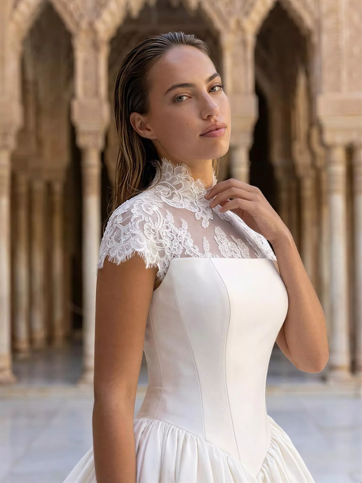 vestido-novia-calma-sedkastudio-crepé-escoterecto-espaldacerrada-sedkanovias9