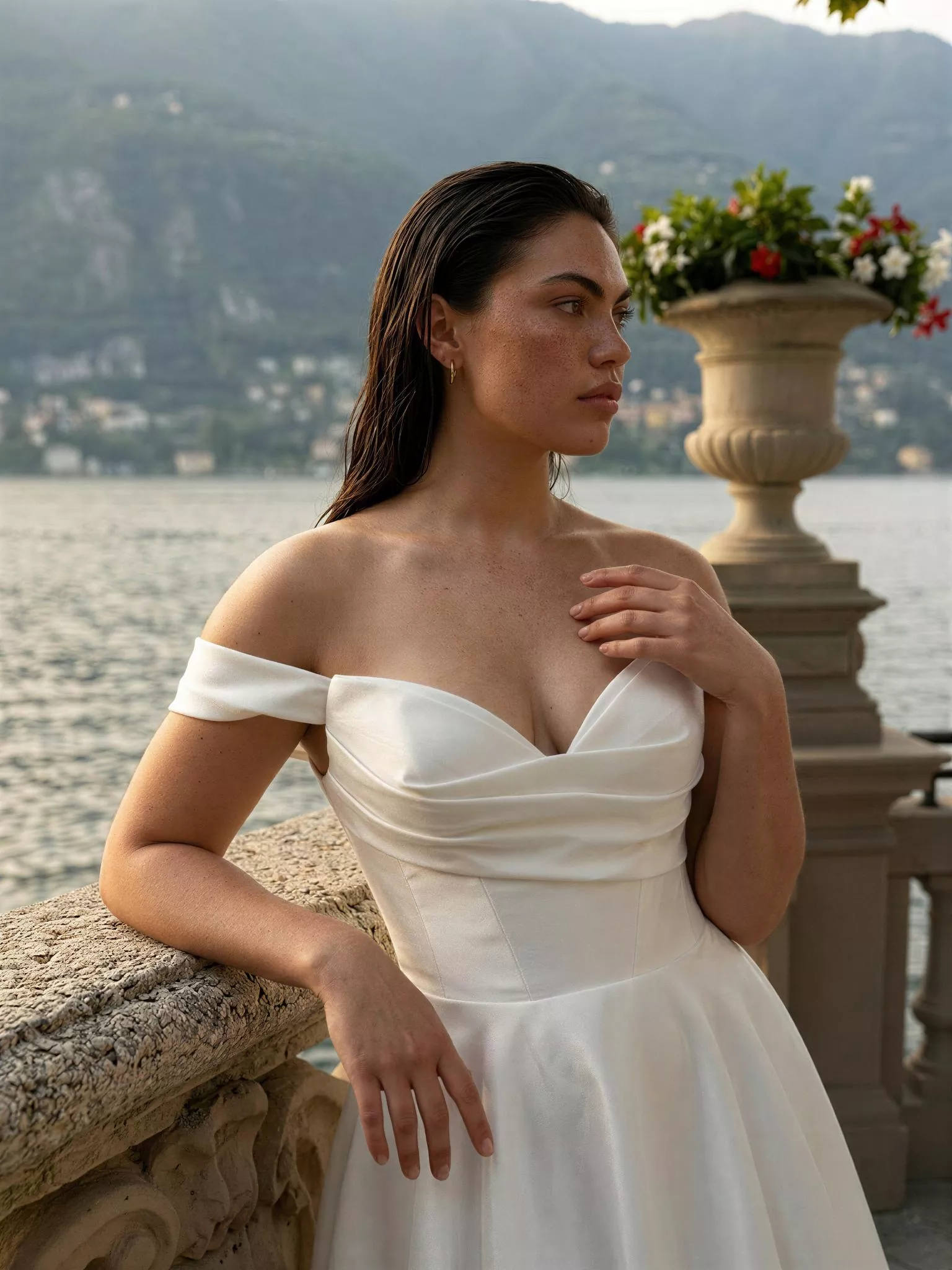 vestido-novia-cazorla-sedkastudio-crepé-escoteenv-espaldaenv-detalle-sedkanovias