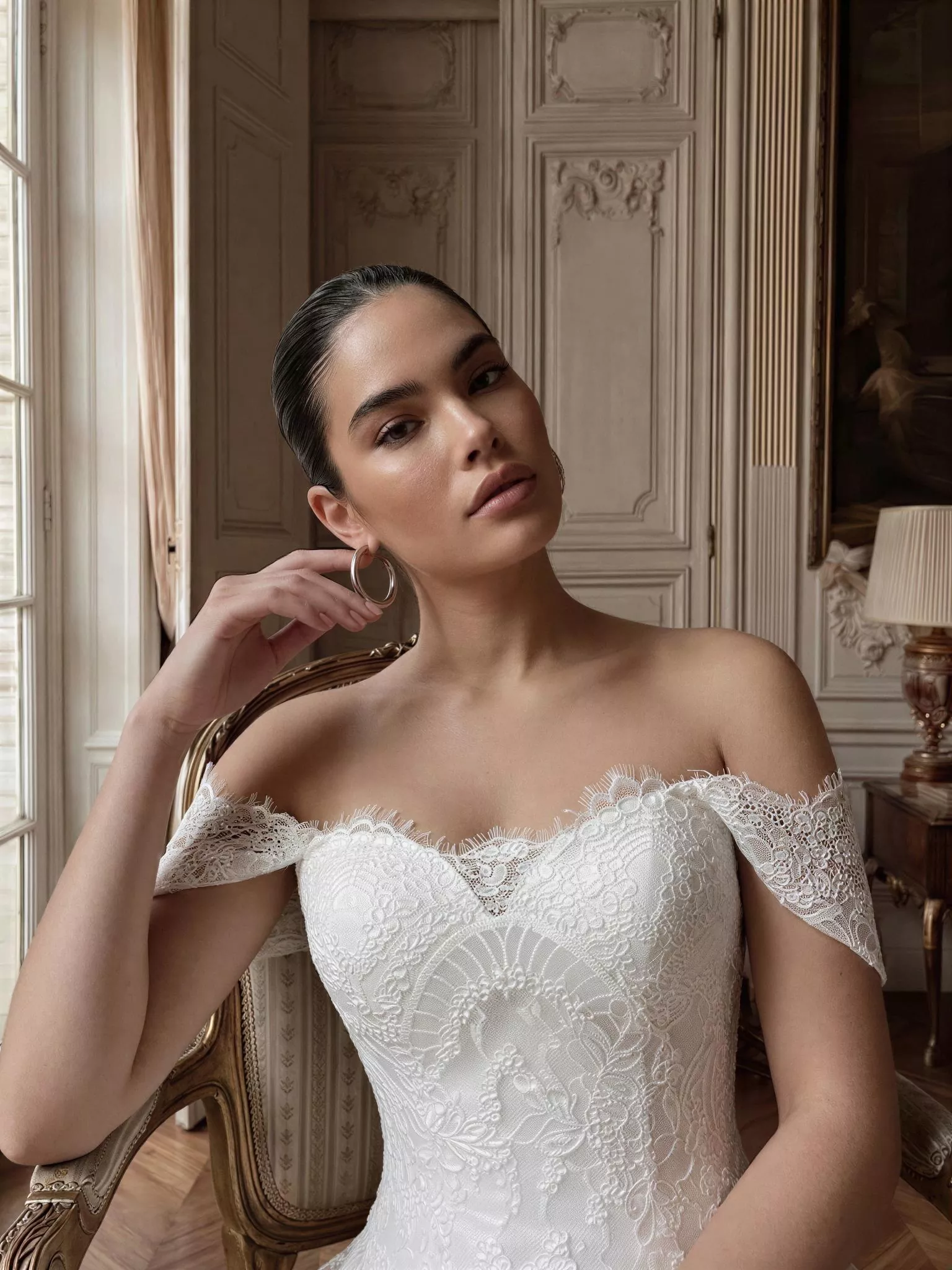 vestido-novia-cobalto-sedkaatelier-crepé-escotecorazón-espaldaenv-detalle-sedkanovias