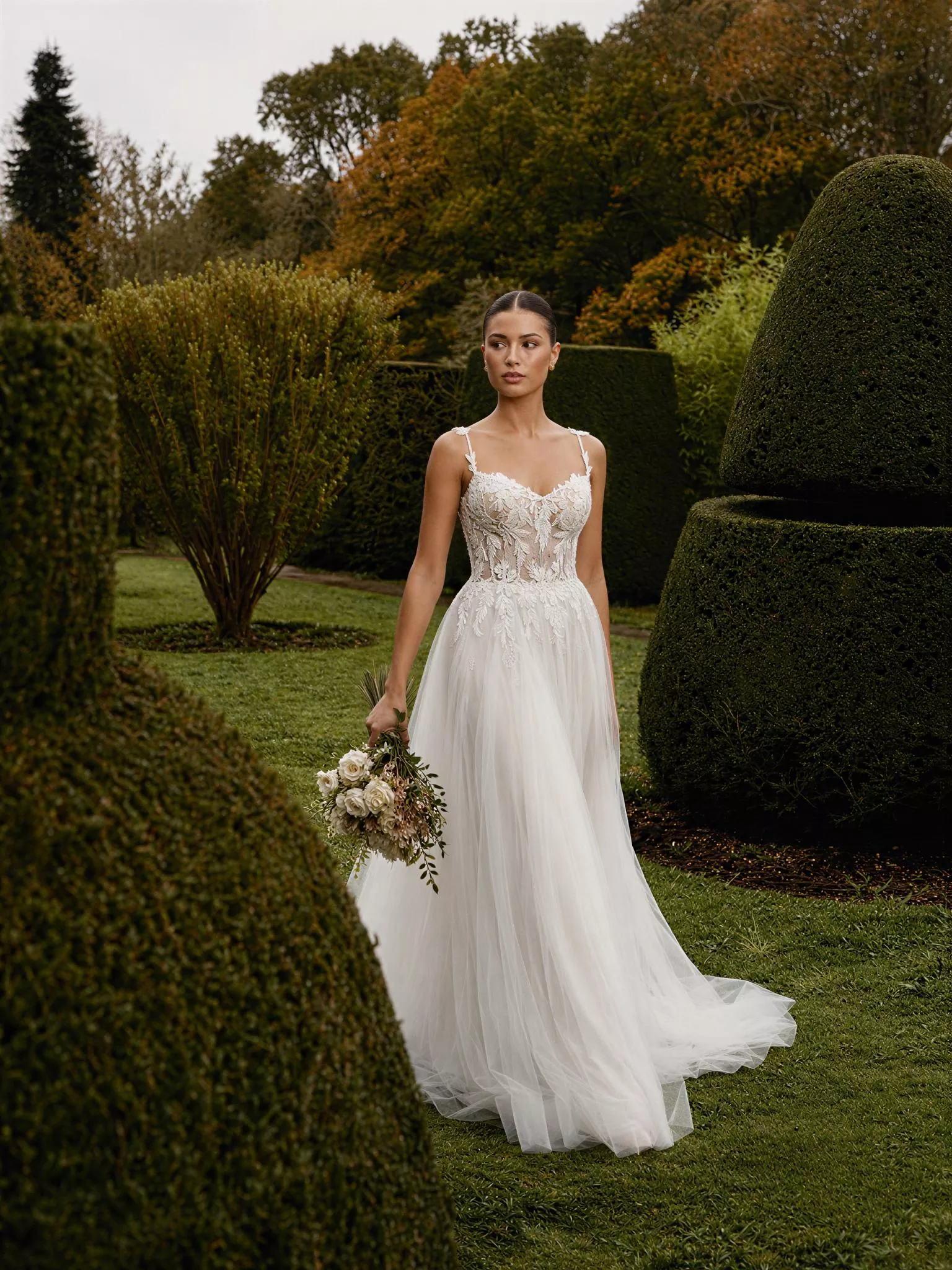 vestido-novia-gaia-sedkaatelier-encaje-escotecorazón-espaldarecta-frente-sedkanovias
