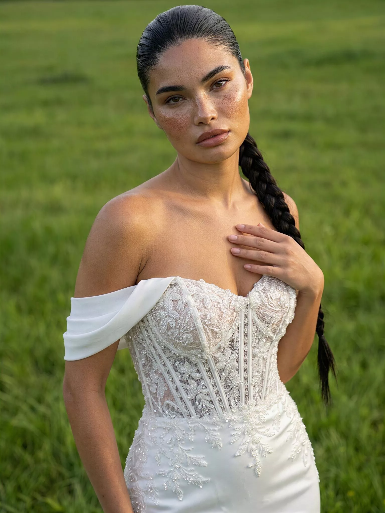 vestido-novia-itara-sedkaatelier-encaje-escotecorazón-espaldarecta-detalle-sedkanovias