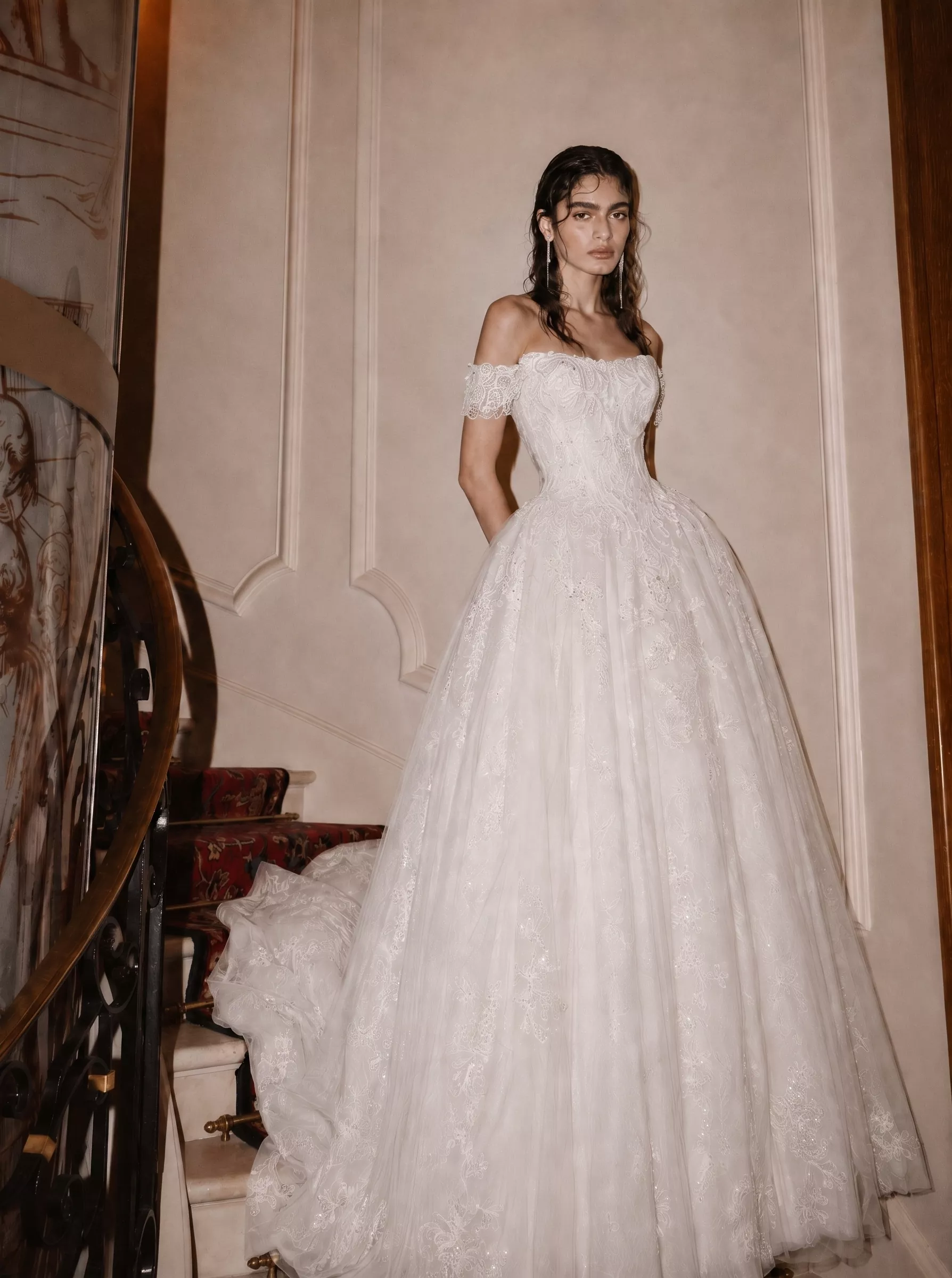 vestido-novia-marea-sedkacouture-encaje-escoterecto-espaldaenv-detalle-sedkanovias