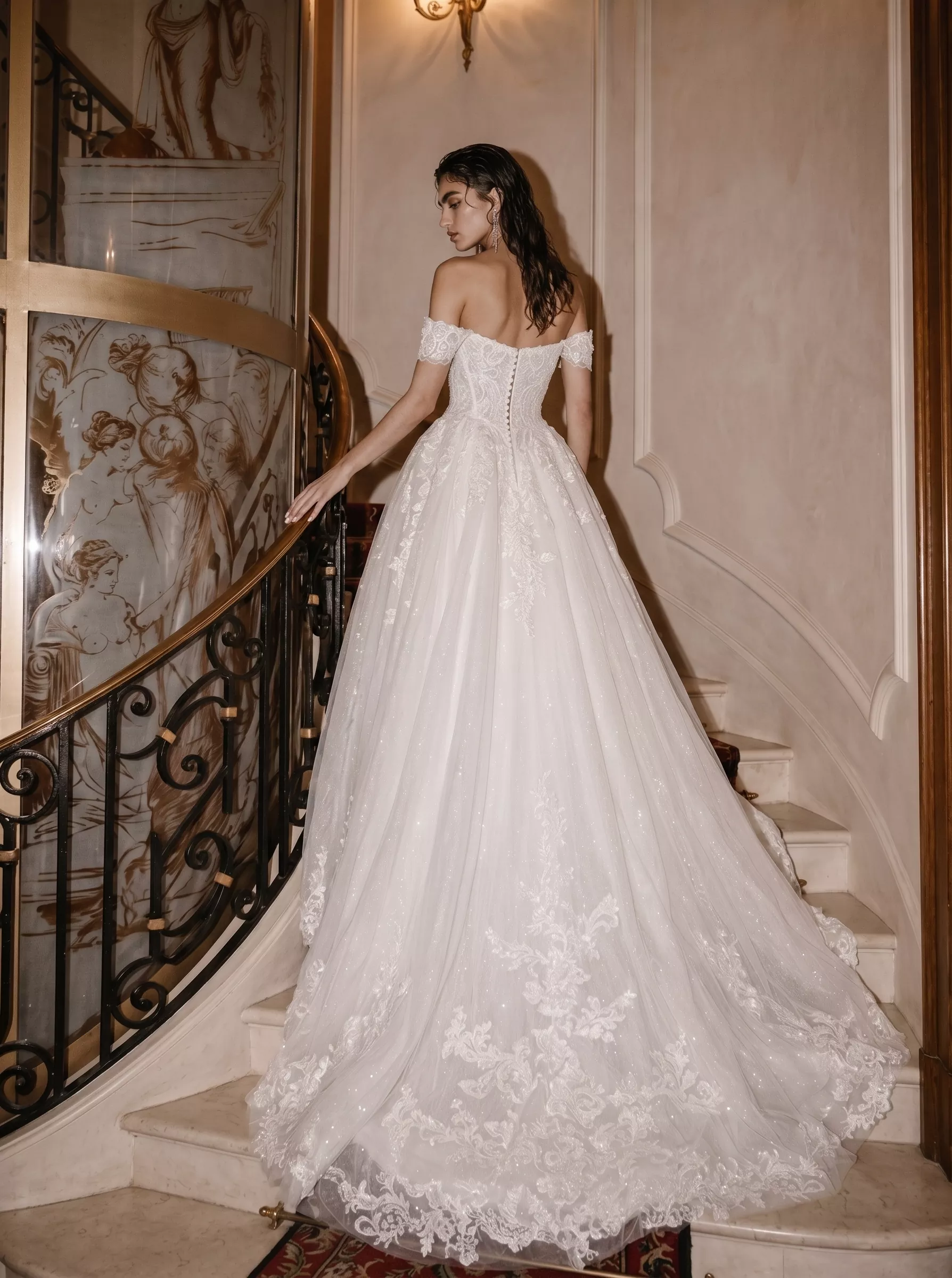 vestido-novia-marea-sedkacouture-encaje-escoterecto-espaldaenv-detalle-sedkanovias