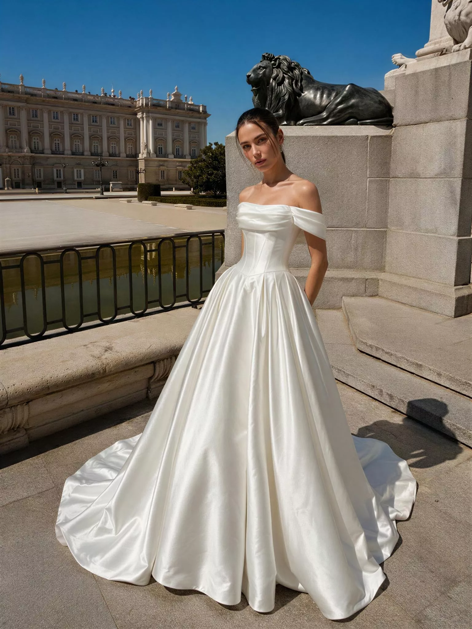 vestido-novia-lyon-sedkastudio-crepé-escotepalabradehonor-espaldaenv-frente-sedkanovias