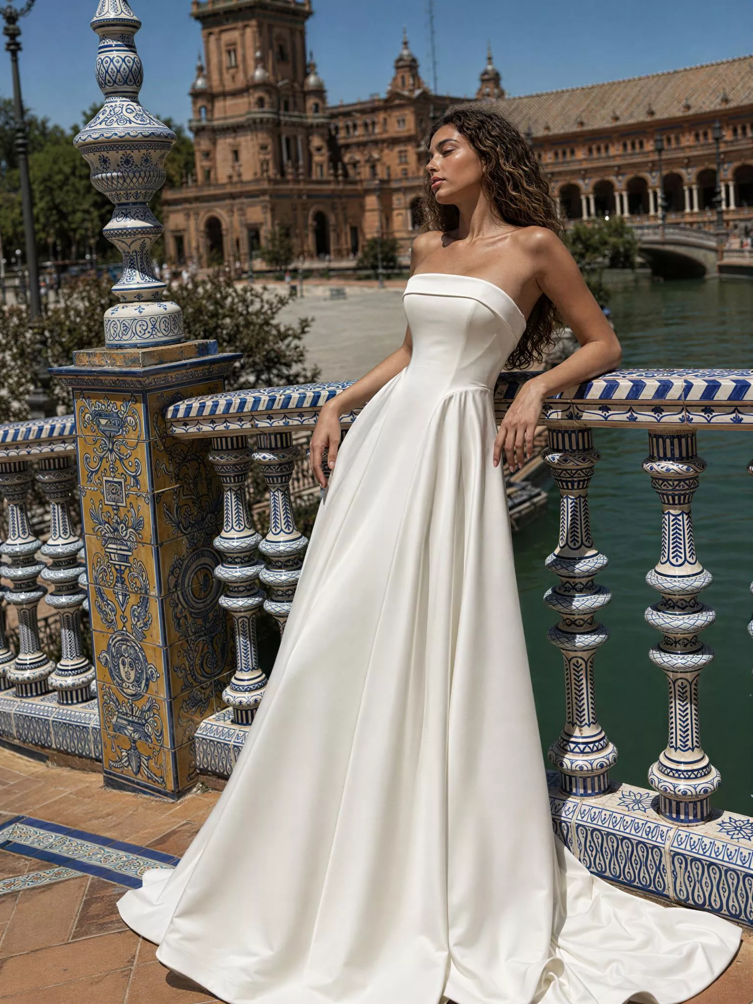 vestido-novia-milán-sedkastudio-crepé-escotepalabradehonor-espaldaenv-frente-sedkanovias