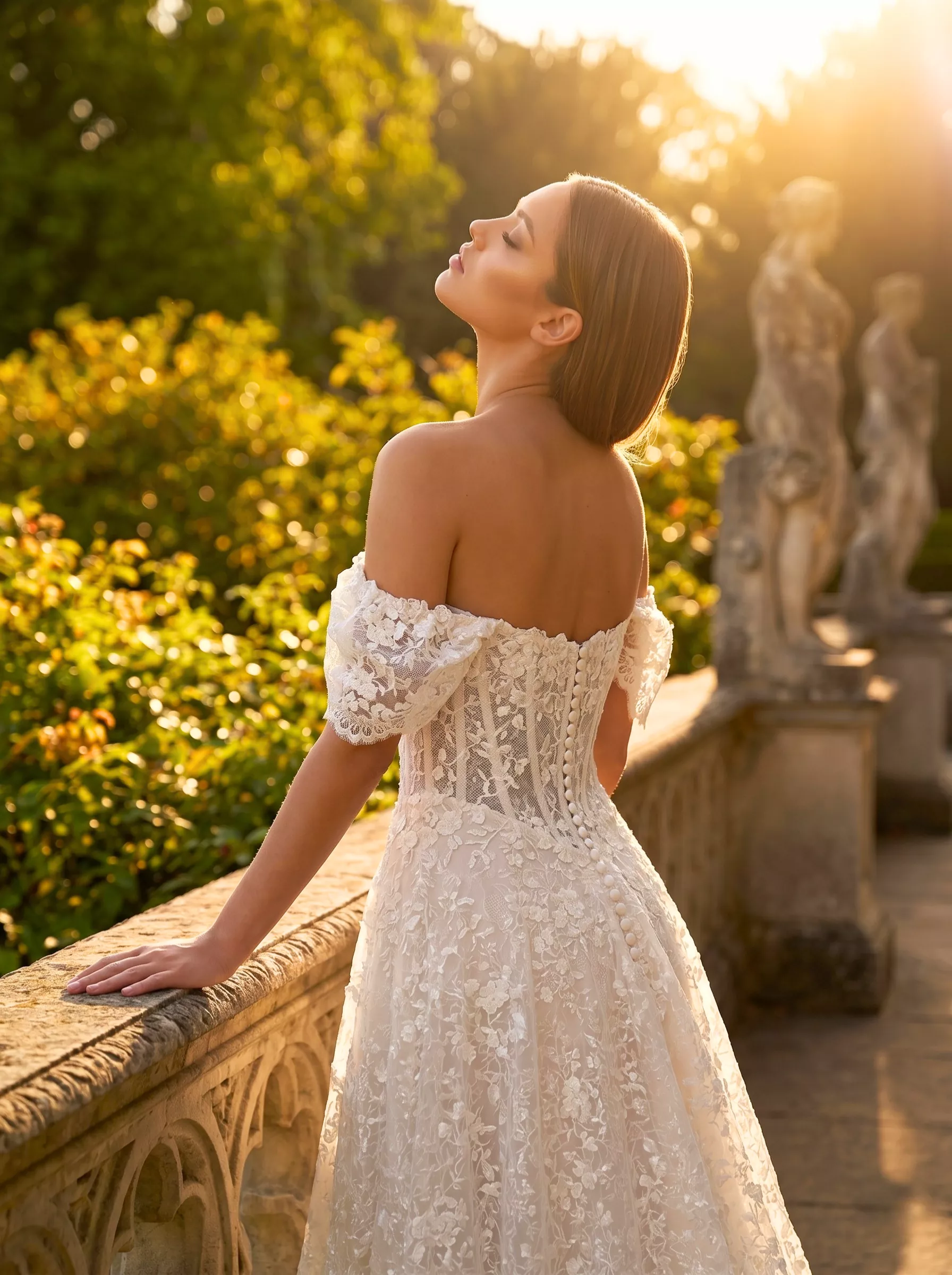 vestido-novia-serena-sedkacouture-encaje-escotecorazón-espaldacorsé-detallespalda-sedkanovias