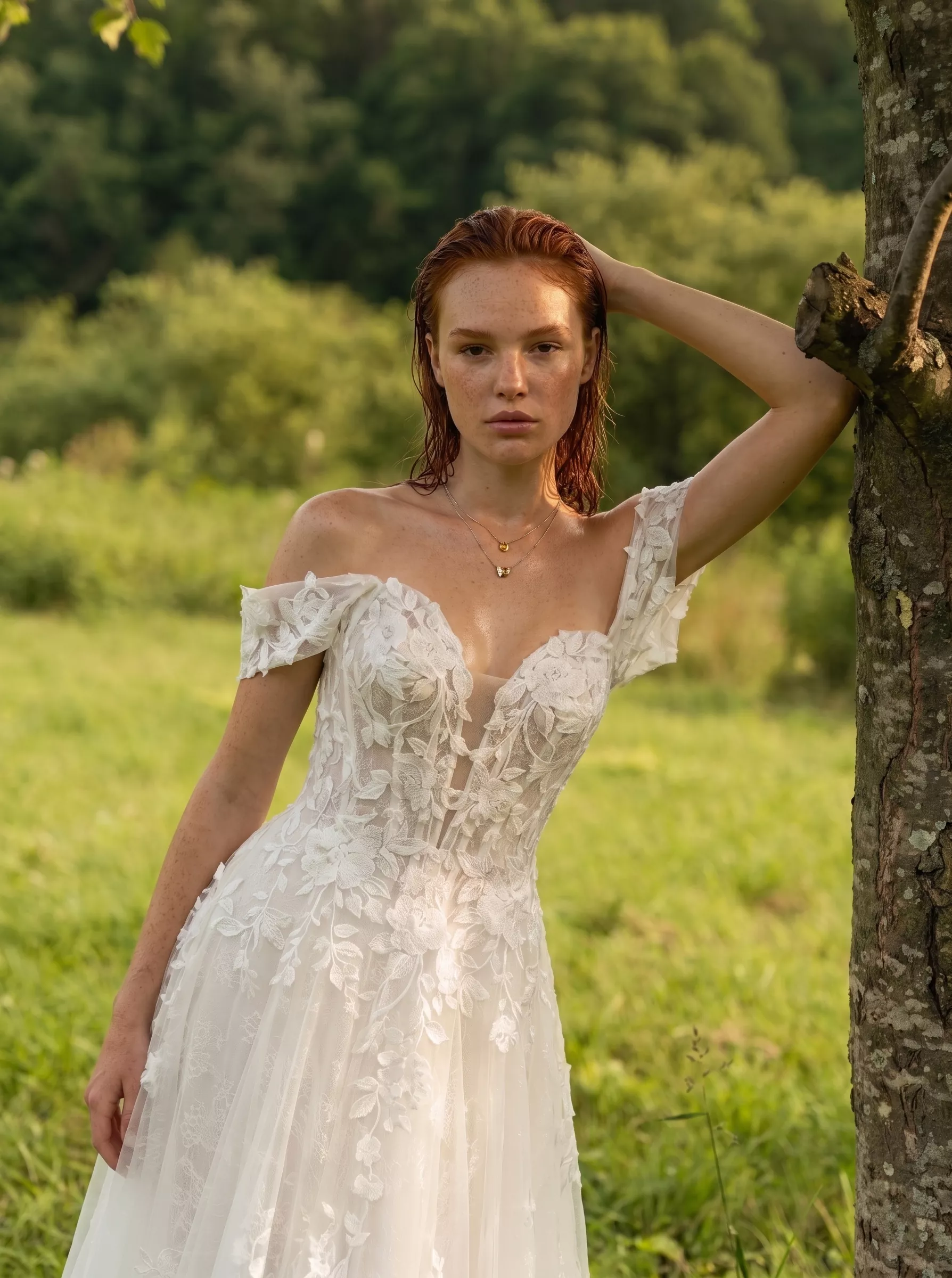 vestido-novia-violeta-sedkaatelier-escotecorazón-espaldarecta-detalle-sedkanovias