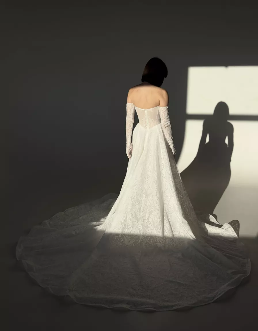 vestido-novia-amalia-millanova-escotepalabradehonor-espaldarecta-sedkanovias