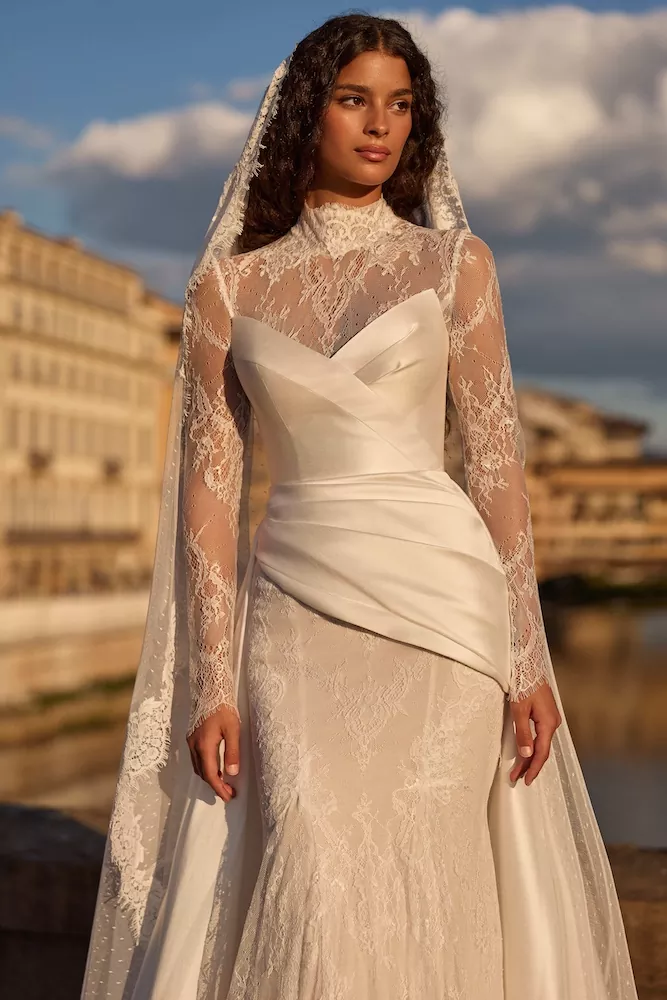 vestido-novia-caravellia-millanova-escotepalabradehonor-espaldacerrada-detalle-sedkanovias