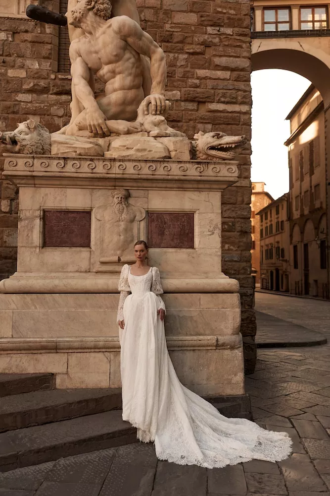vestido-novia-casilda-millanova-escotepalabradehonor-espaldacerrada-frente-sedkanovias