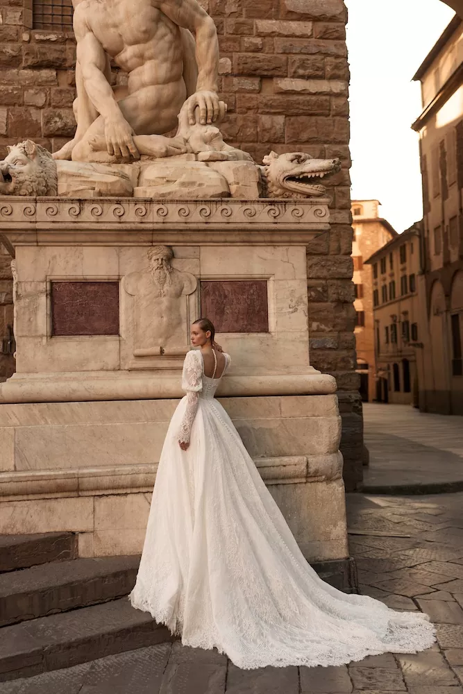 vestido-novia-casilda-millanova-escotepalabradehonor-espaldacerrada-sedkanovias