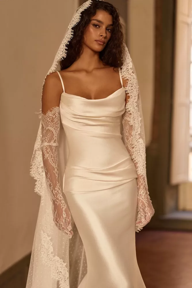 vestido-novia-clarienne-millanova-escotepalabradehonor-espaldarecta-detalle-sedkanovias