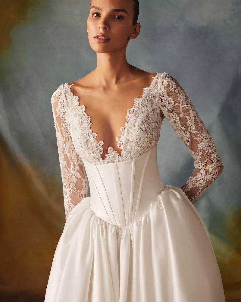 vestido-novia-cosima-millanova-escotecorazón-espaldacerrada-detalle-sedkanovias