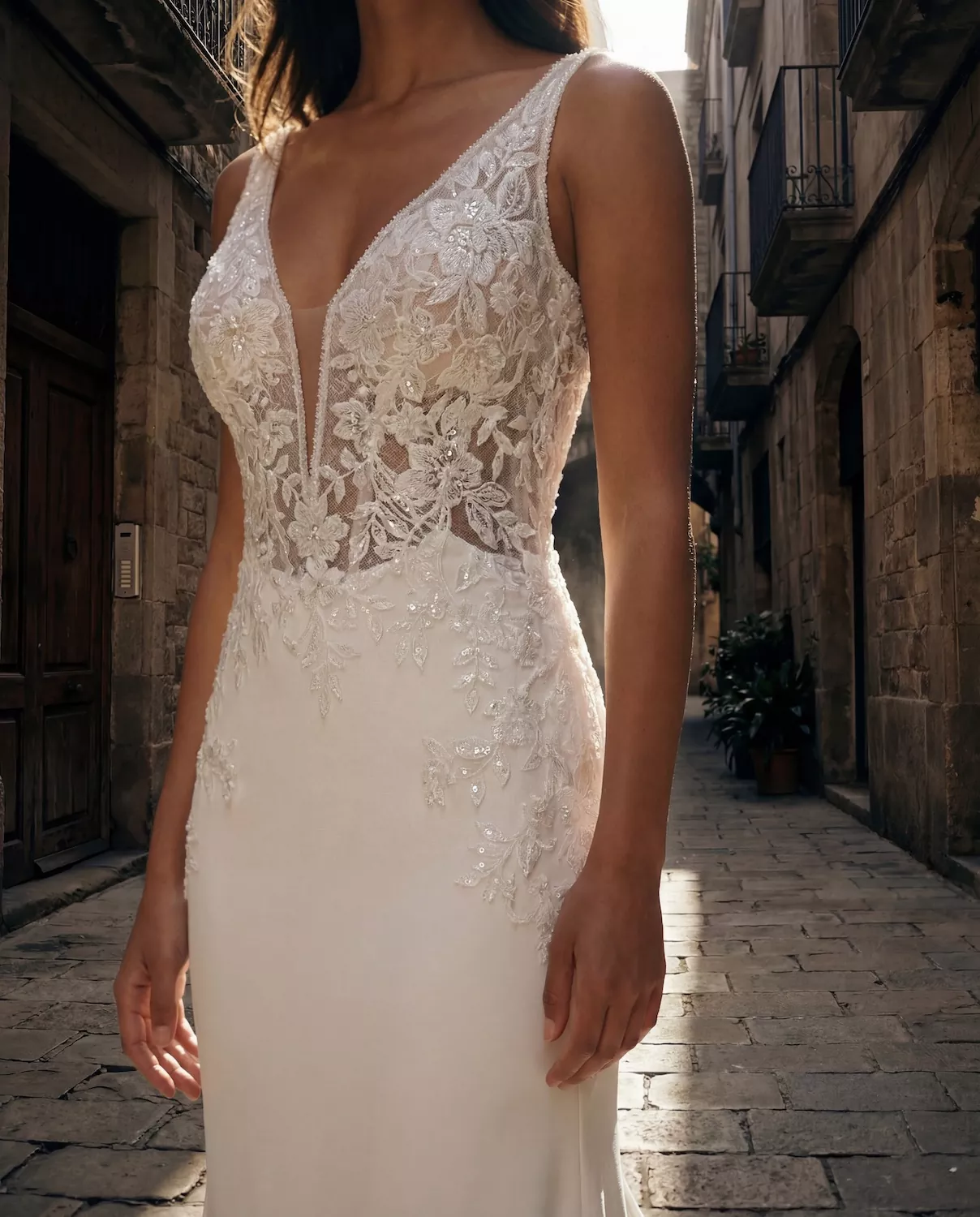 vestido-novia-dalia-escoteenv-espaldaenv-detalle-sedkanovias