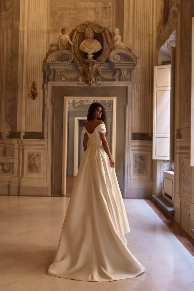 vestido-novia-darielle-millanova-escotepalabradehonor-espaldaenv-sedkanovias