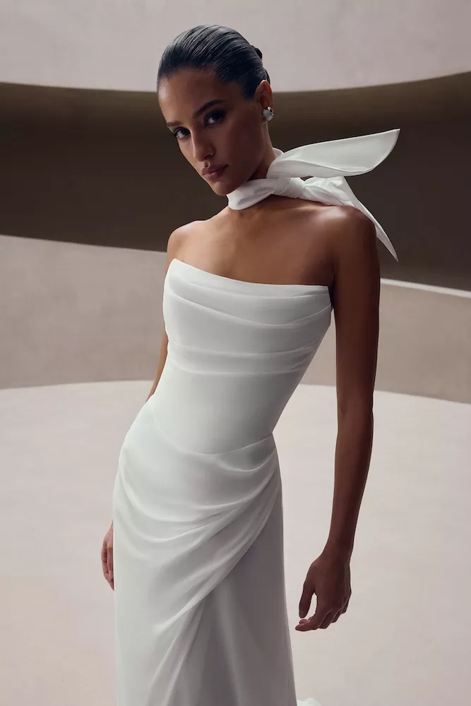 vestido-novia-elyssar-millanova-escotepalabradehonor-espaldarecta-detalle-sedkanovias