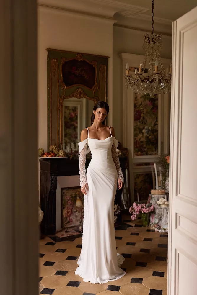 vestido-novia-glimmara-millanova-escotepalabradehonor-espaldarecta-frente-sedkanovias