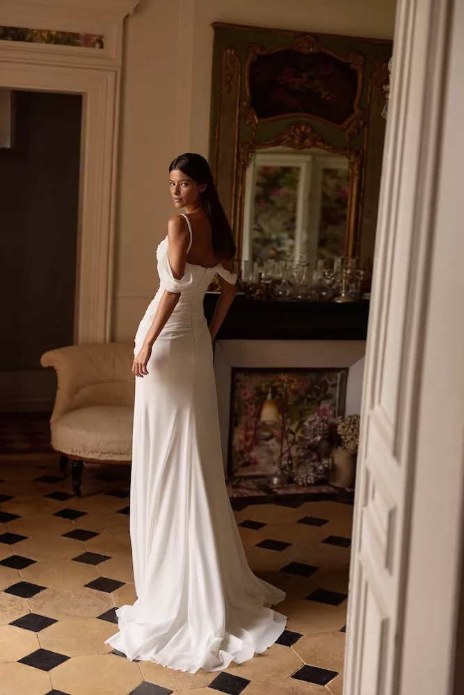 vestido-novia-glimmara-millanova-escotepalabradehonor-espaldarecta-sedkanovias