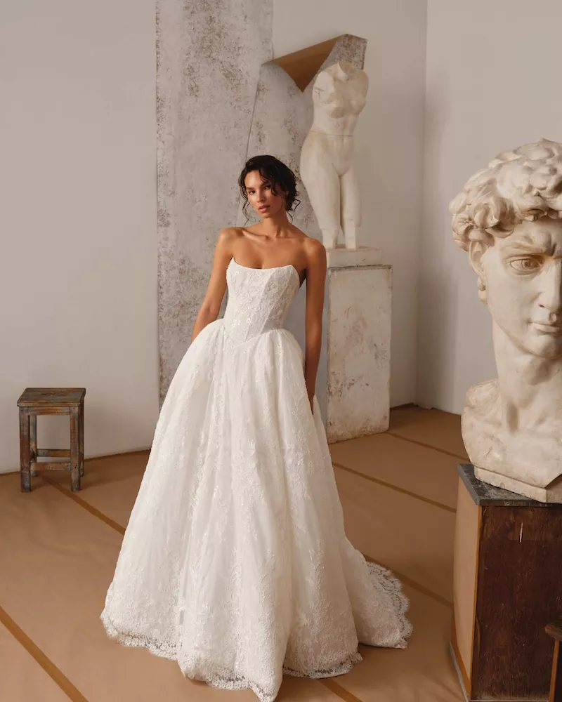 vestido-novia-leonarda-millanova-escotepalabradehonor-espaldarecta-frente-sedkanovias