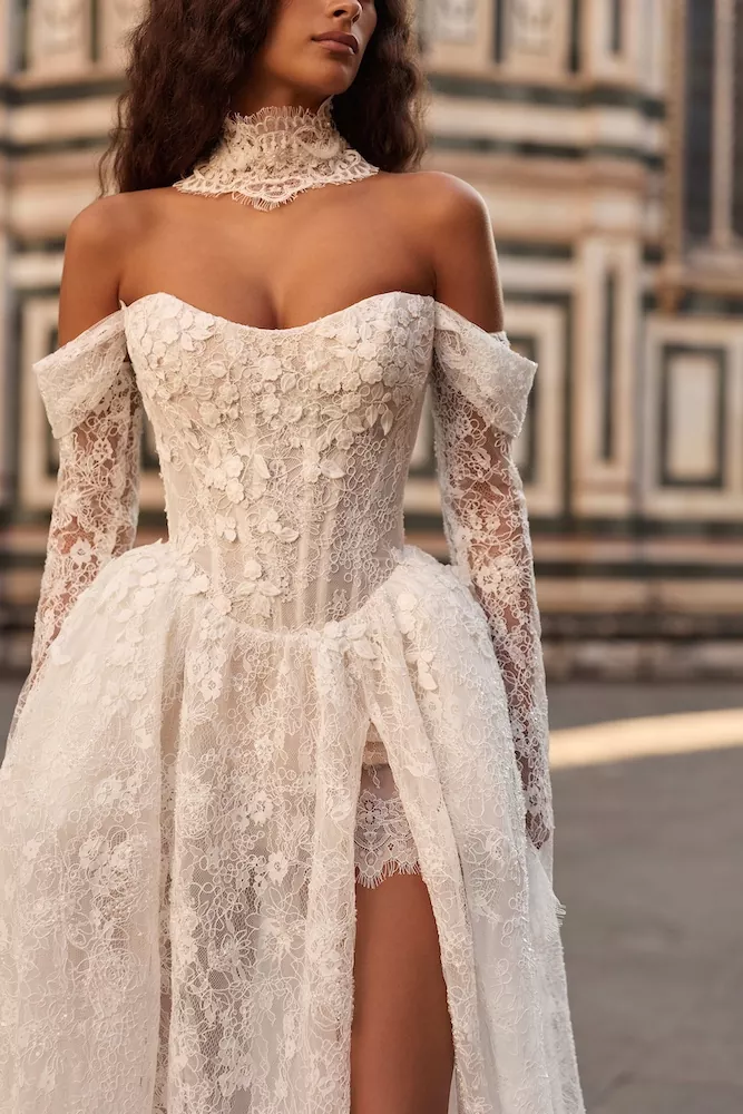 vestido-novia-liorina-millanova-escotepalabradehonor-espaldacorsé-detalle-sedkanovias