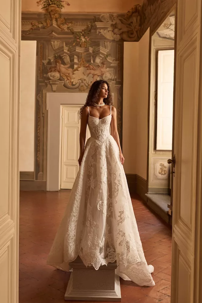 vestido-novia-lysandra-millanova-escotecorazón-espaldarecta-frente-sedkanovias