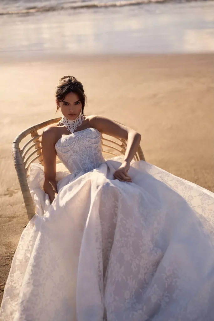 vestido-novia-mónica-escotepalabradehonor-espaldarecta-editorial-sedkanovias