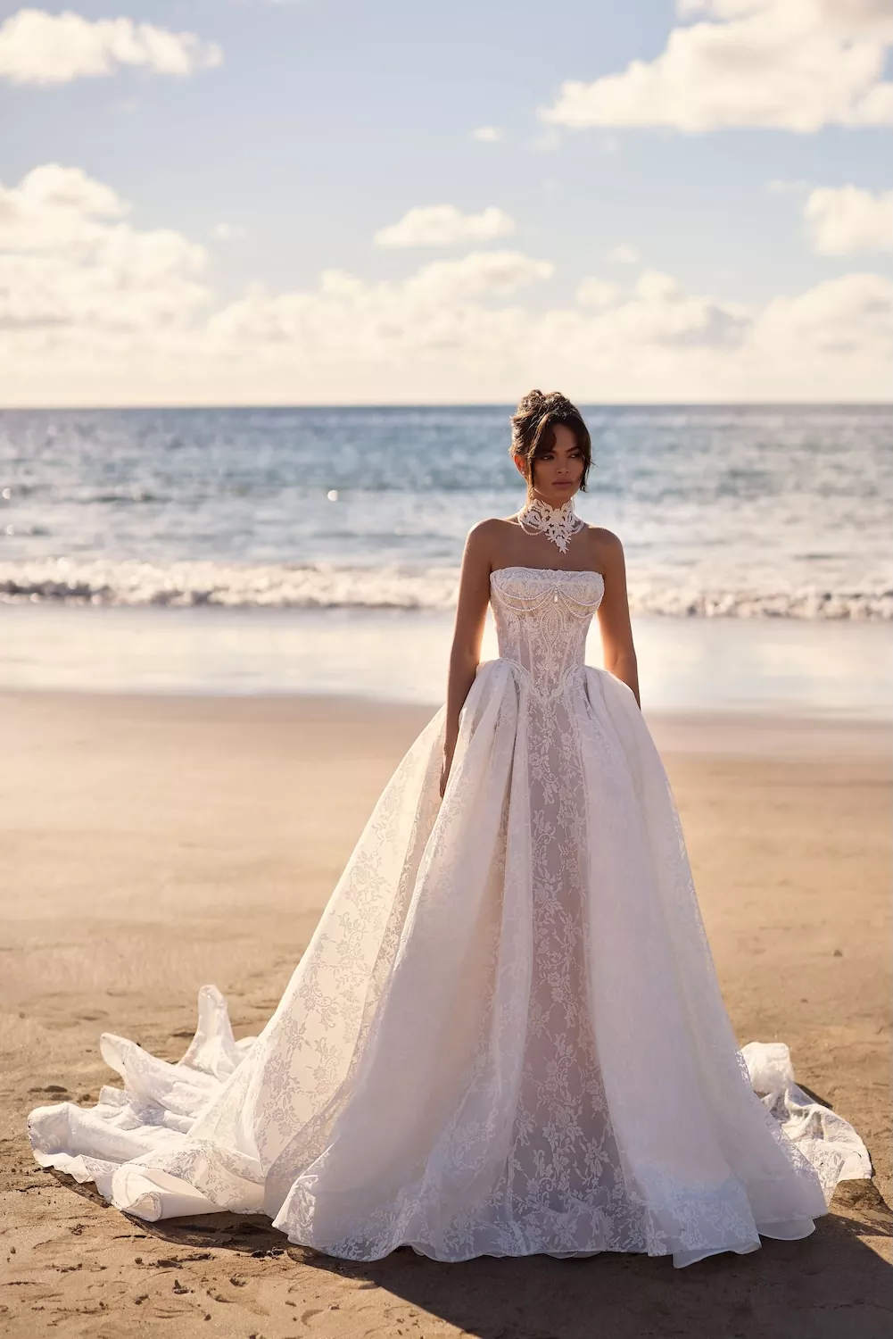 vestido-novia-mónica-escotepalabradehonor-espaldarecta-frente-sedkanovias