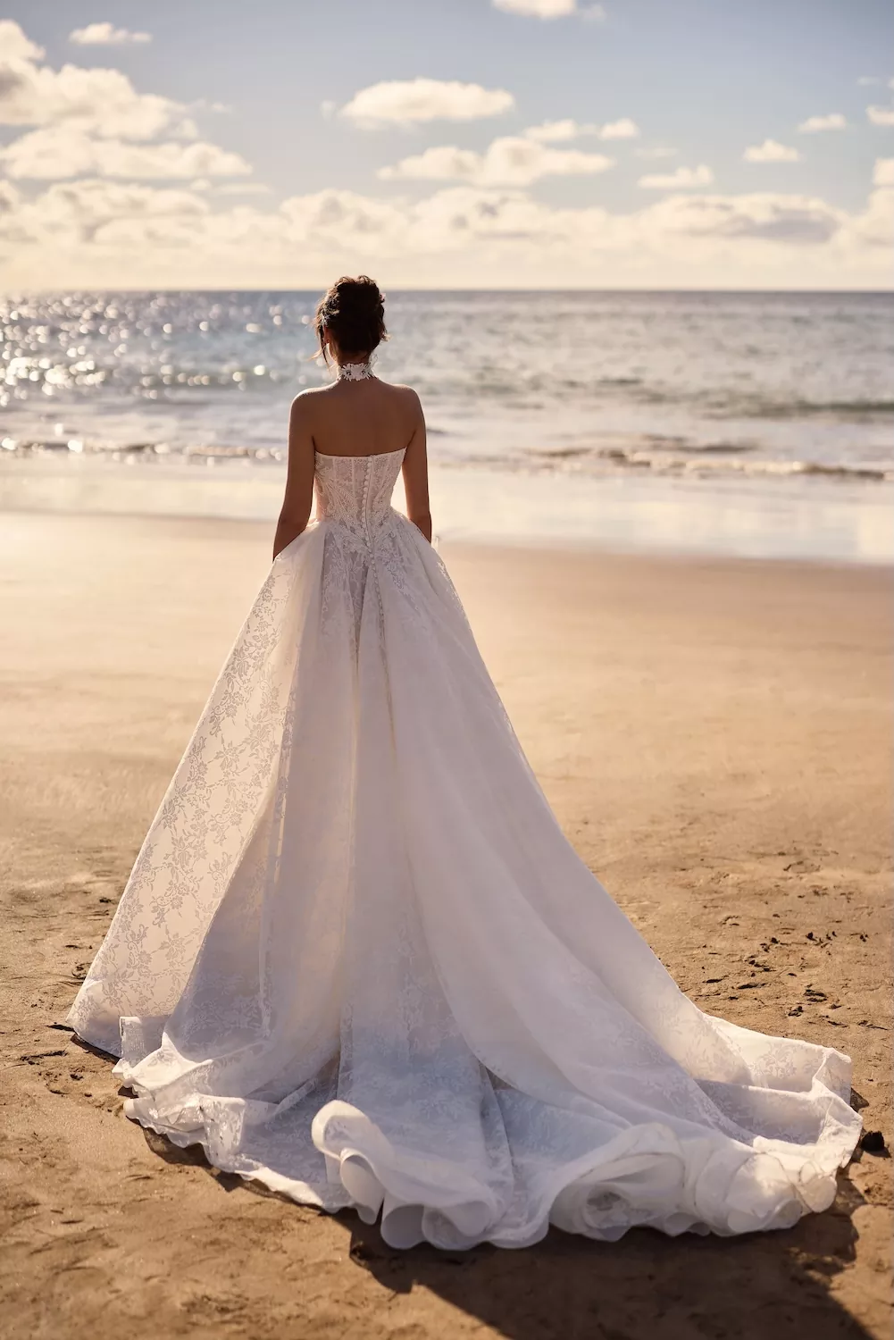 vestido-novia-mónica-escotepalabradehonor-espaldarecta-sedkanovias