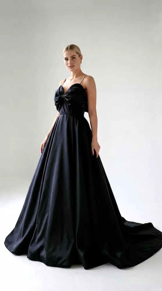 vestido-novia-nikita-escotepalabradehonor-espaldaenv-sedkanovias1