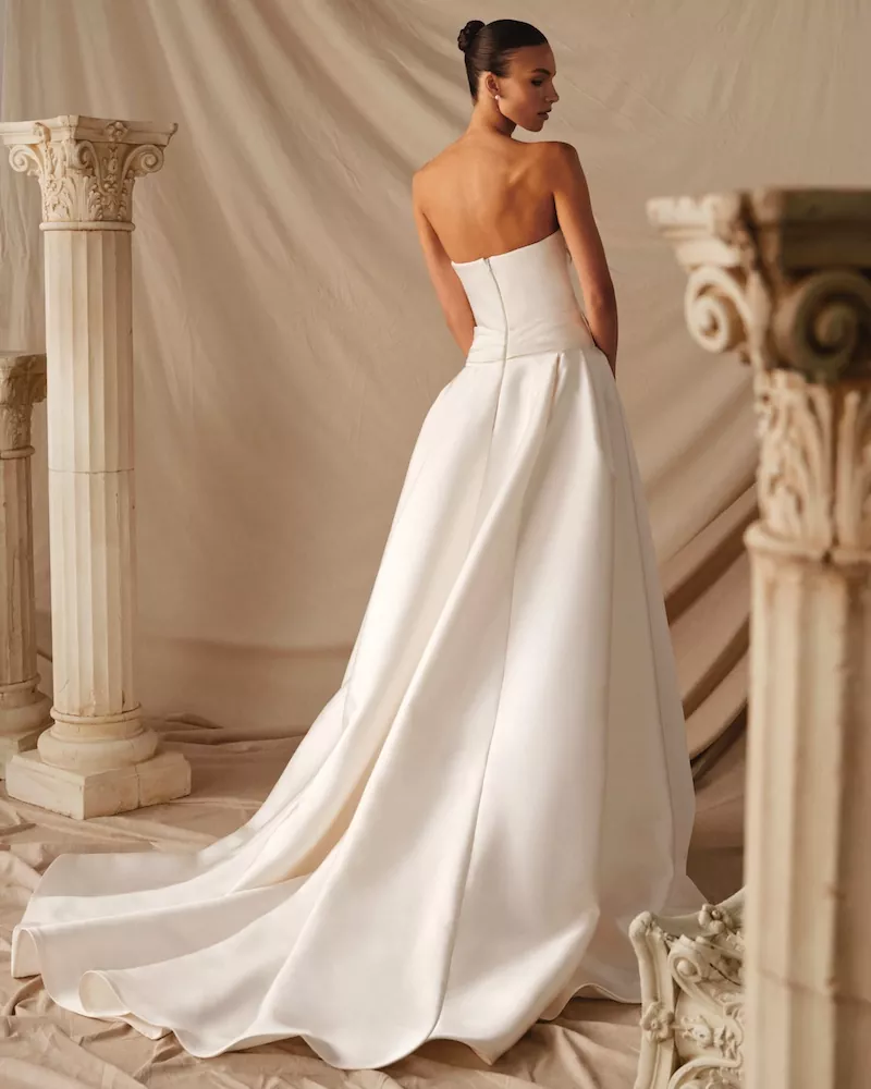 vestido-novia-ombra-millanova-escotepalabradehonor-espaldarecta-sedkanovias