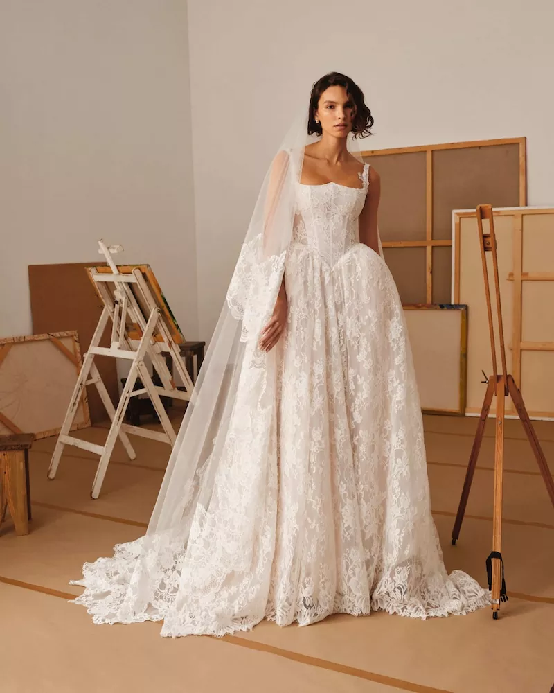 vestido-novia-poesía-millanova-escotepalabradehonor-espaldacorsé-frente-sedkanovias