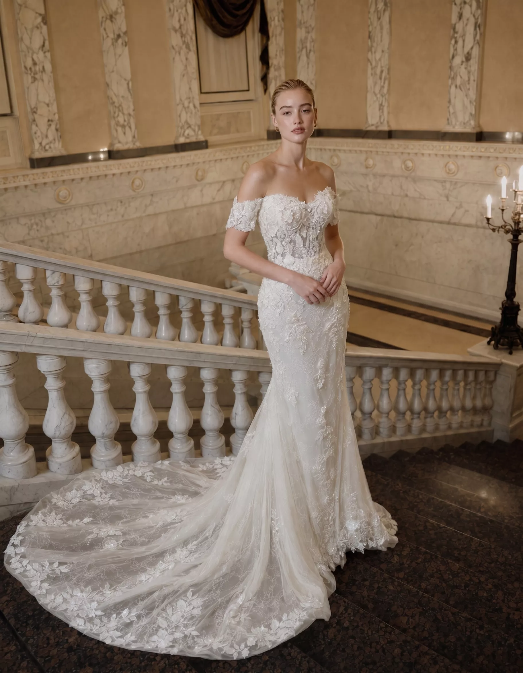 vestido-novia-sireliae-encaje-escotepalabradehonor-espaldaenu-frente-sedkanovias