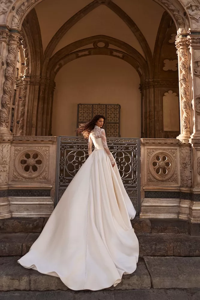 vestido-novia-thessara-millanova-escotecerrado-espaldacerrada-sedkanovias (2)