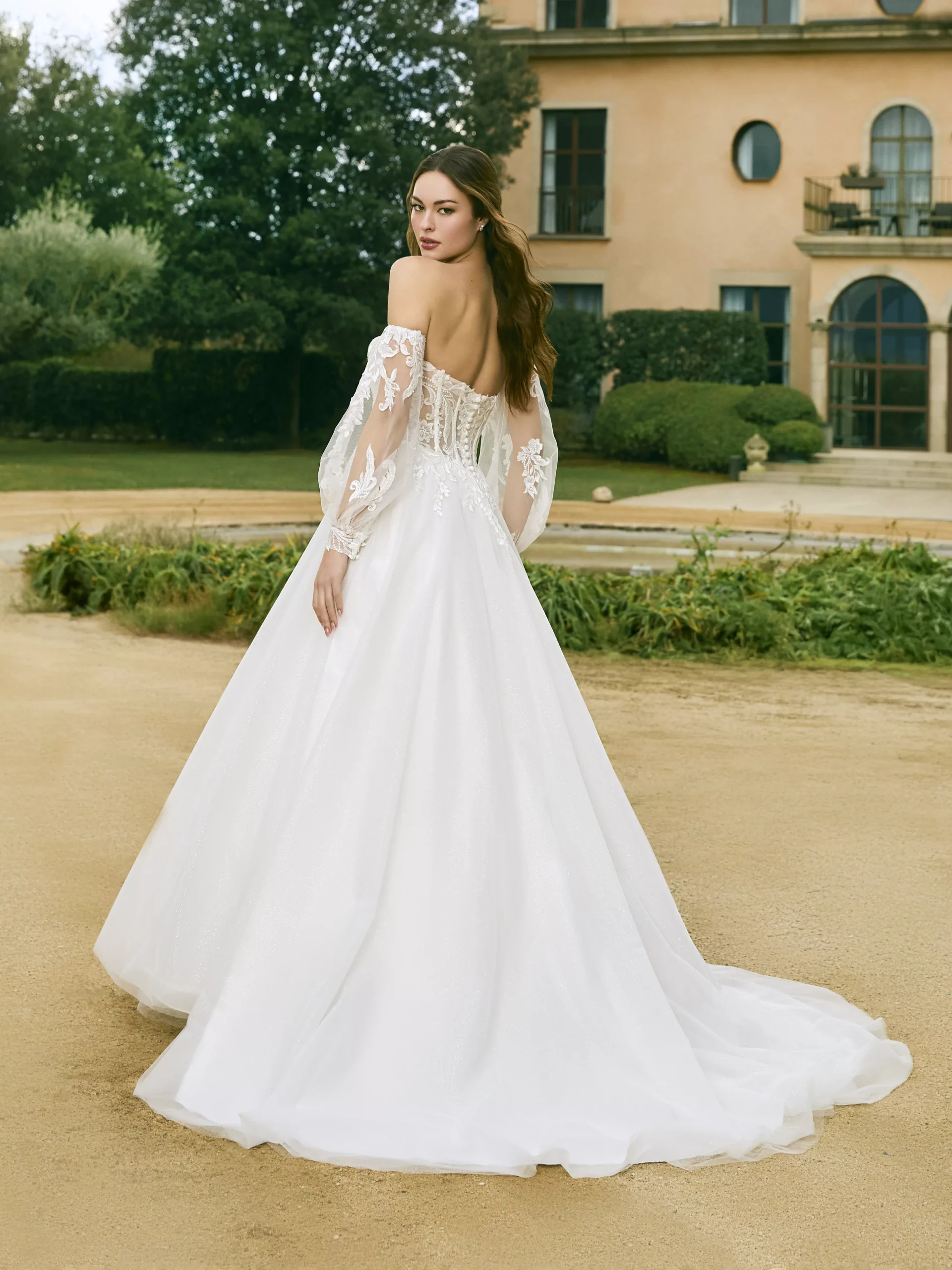 vestido-novia-amphisa-whiteone-encaje-escotecorazón-espaldaenv-sedkanovias2