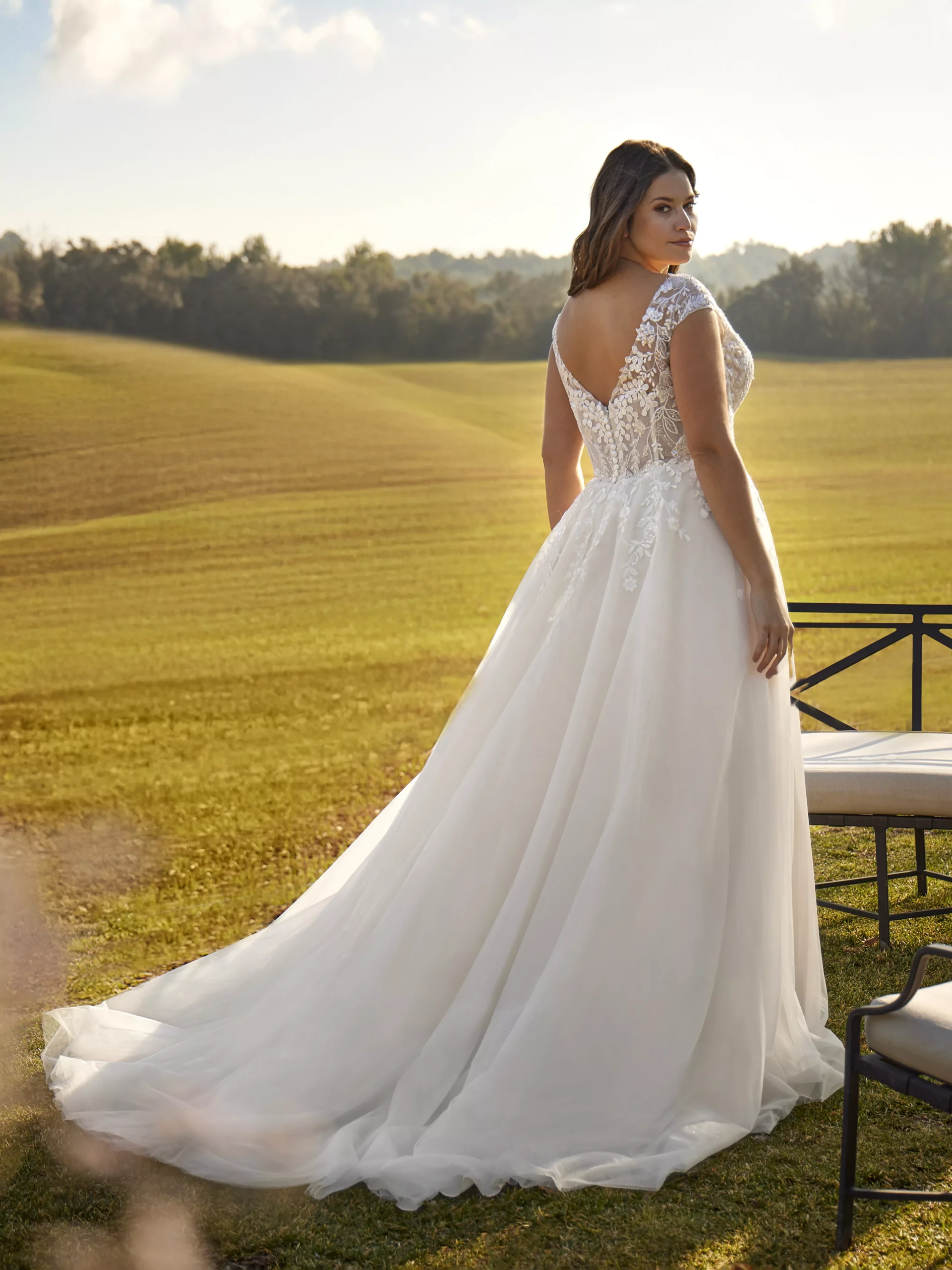 vestido-novia-astryn-whiteone-encaje-escoteenv-espaldaenv-sedkanovias2