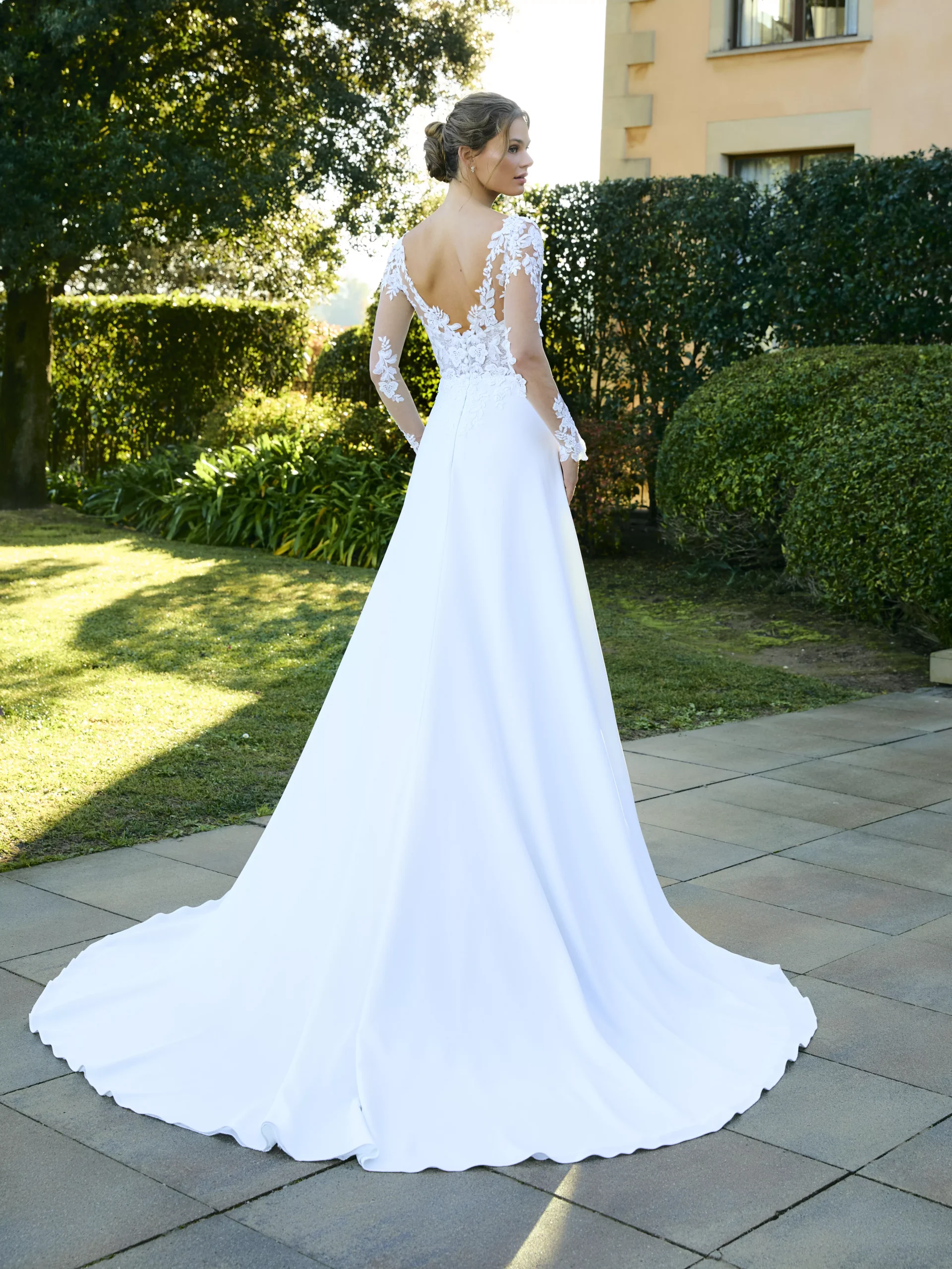 vestido-novia-avrain-whiteone-encaje-escotecerrado-espaldaenv-sedkanovias2