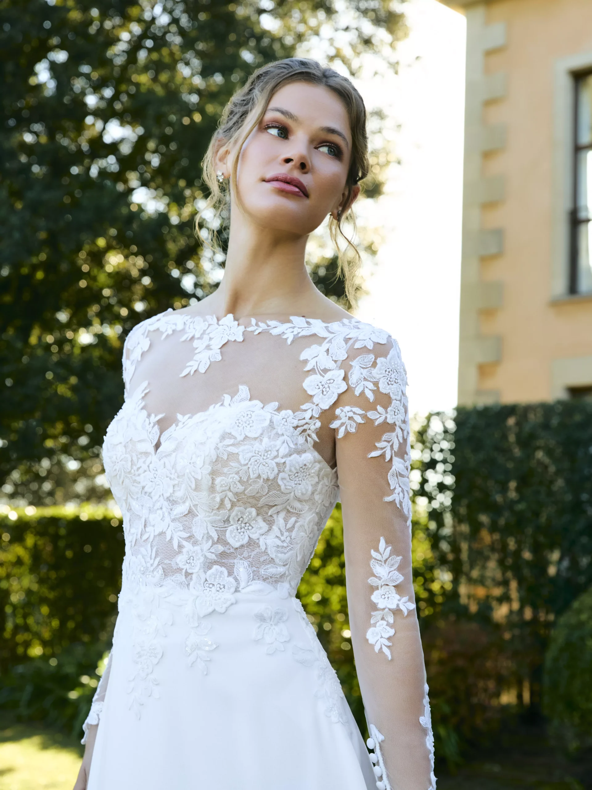 vestido-novia-avrain-whiteone-encaje-escotecerrado-espaldaenv-sedkanovias3
