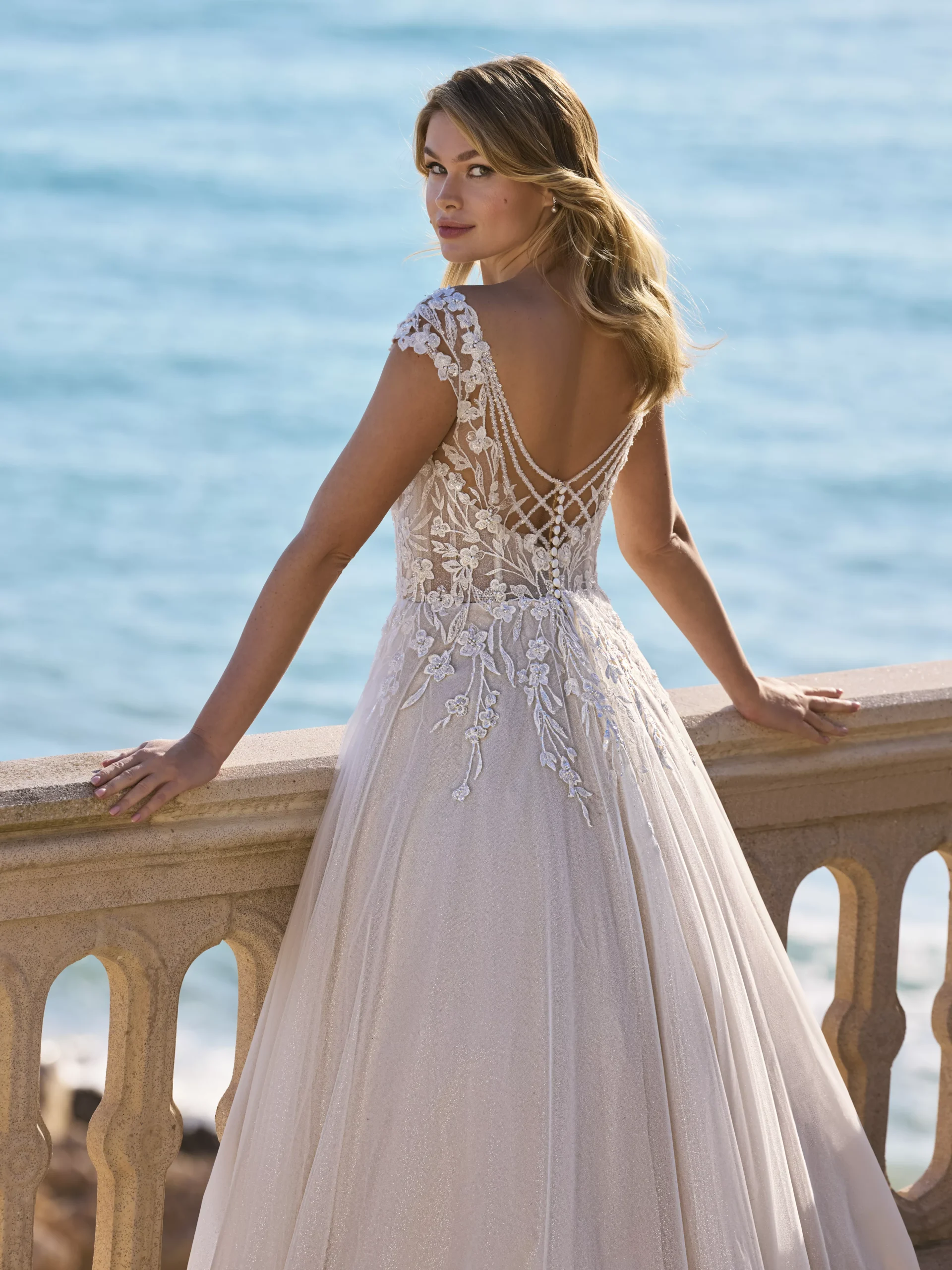 vestido-novia-borage-whiteone-encaje-escoteenv-espaldaenv-sedkanovias3