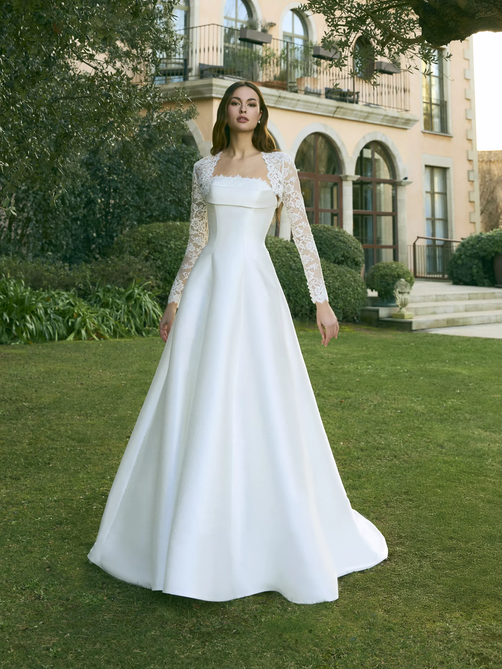 vestido-novia-cobaltus-whiteone-encaje-escotepalabradehonor-espaldarecta-sedkanovias1