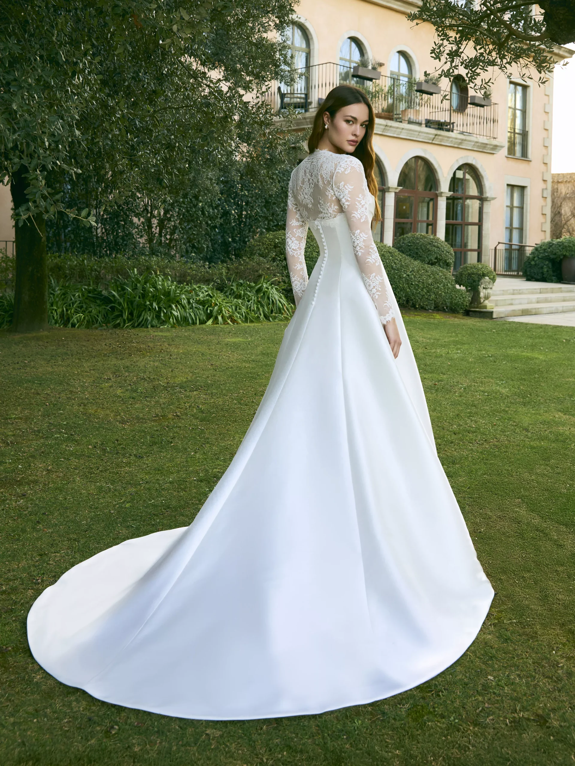 vestido-novia-cobaltus-whiteone-encaje-escotepalabradehonor-espaldarecta-sedkanovias2