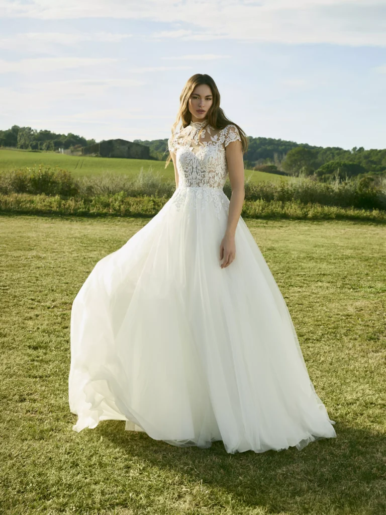 vestido-novia-despoina-whiteone-encaje-escotecerrado-espaldaabierta-sedkanovias1