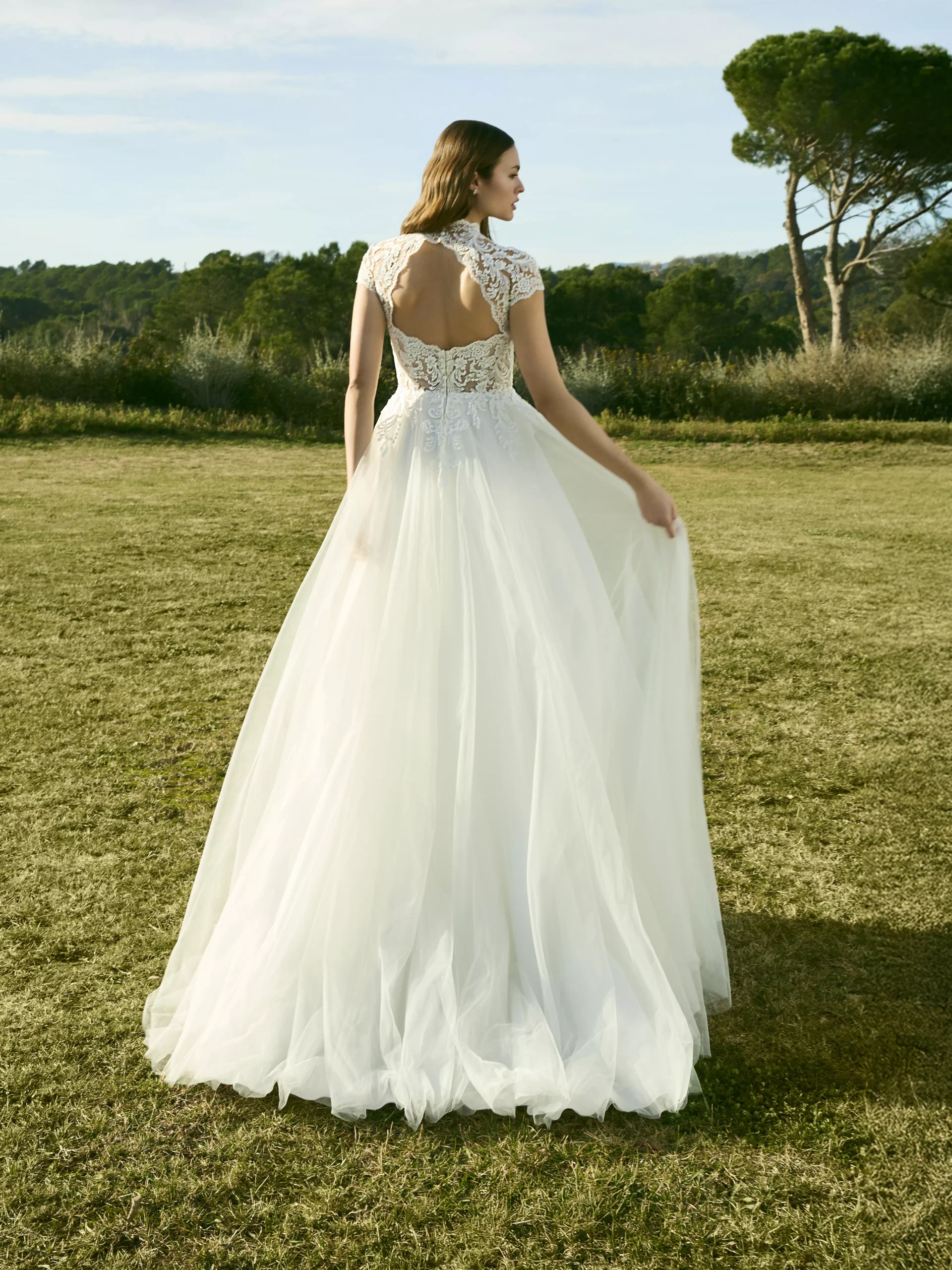 vestido-novia-despoina-whiteone-encaje-escotecerrado-espaldaabierta-sedkanovias2