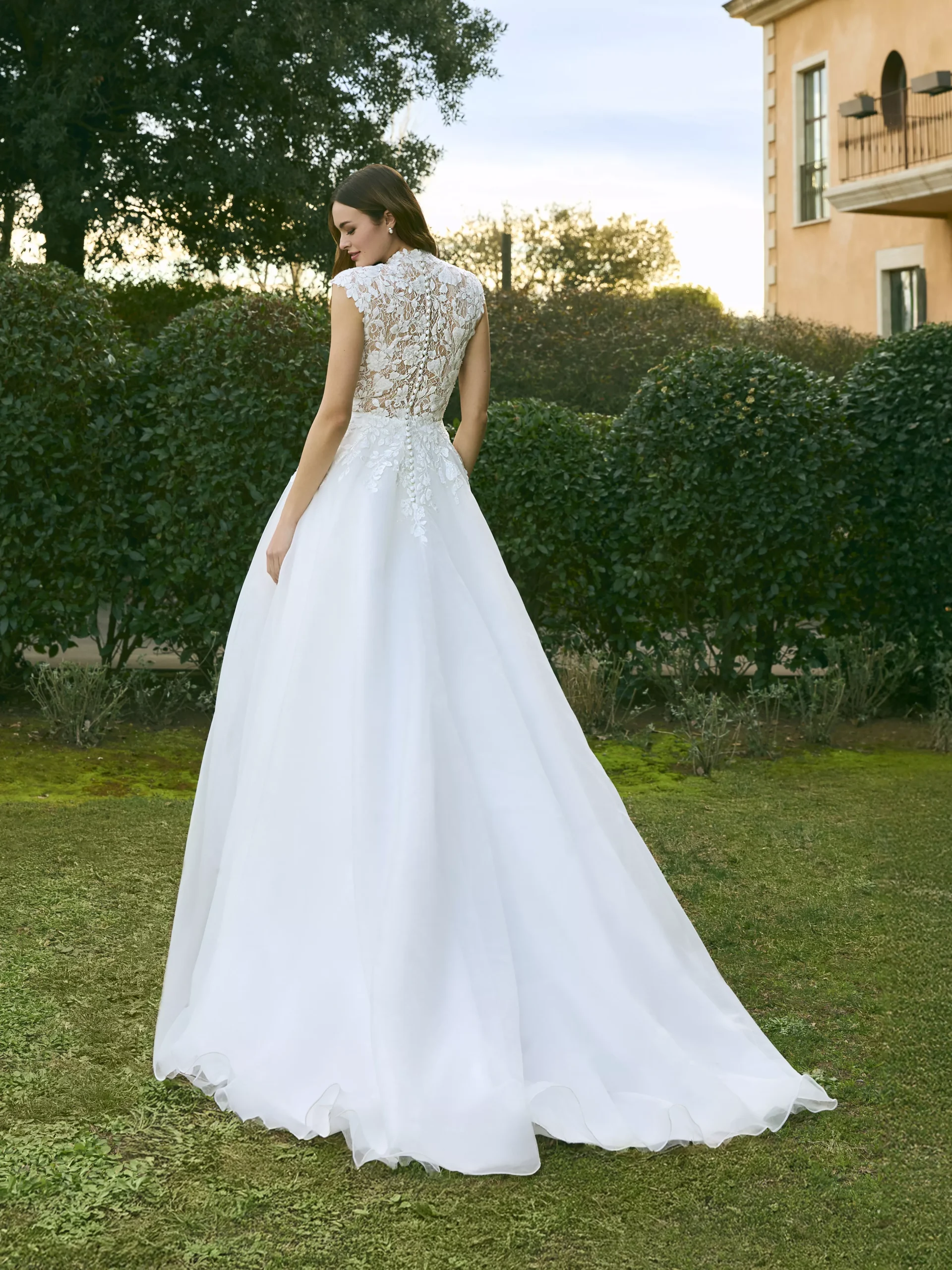 vestido-novia-erigone-whiteone-encaje-escotecerrado-espaldacerrada-sedkanovias2